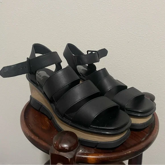 Sorel Black and Tan Joanie III Ankle Strap Sandals, Size 8 - Picture 2 of 7